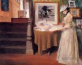 Interior Junge Frau an einem Tisch William Merritt Chase